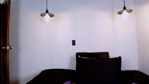 Snapshot of alien_eyes09 chatting on July 2026 01:04:02 AM online show from July 2026 01:04:02 AM