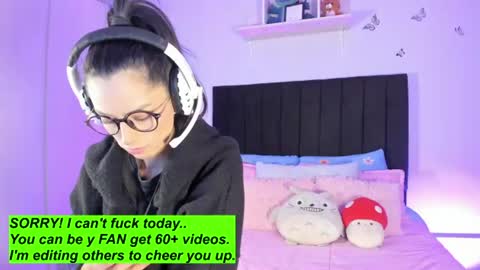 Snapshot of alien_universe chatting on June 2026 10:12:02 PM Aiko Independent Model online show from June 2026 10:12:02 PM