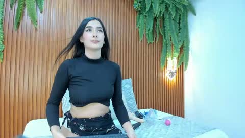 aliice_diaz online show from April 2026 07:58:01 PM