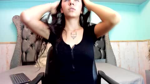 Snapshot of aliice_greco chatting on January 2025 08:45:02 PM Alice online show from January 2025 08:45:02 PM