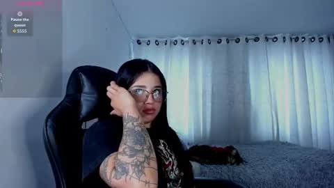 aliice_walker_ online show from February 2026 05:43:02 PM