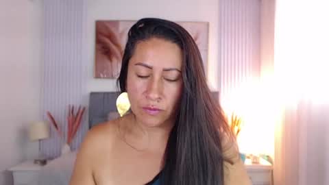 Snapshot of aliicia_milf chatting on May 2026 02:46:01 PM aliicia_milf online show from May 2026 02:46:01 PM
