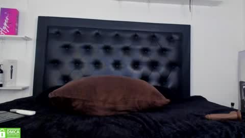 alika_jonhson_ online show from April 2026 06:10:01 PM