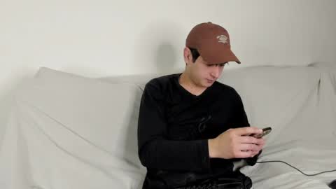 Snapshot of alikuskya chatting on May 2026 01:35:01 AM Dan online show from May 2026 01:35:01 AM