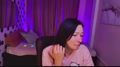 Snapshot of alina_cute_ chatting on December 2024 07:00:01 PM Alina online show from December 2024 07:00:01 PM