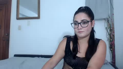 Snapshot of alina_seduction chatting on June 2026 09:50:01 PM Alina online show from June 2026 09:50:01 PM