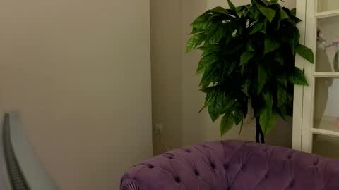 Alina online show from April 2026 12:39:01 PM