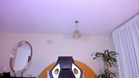Snapshot of alinasimmons chatting on May 2026 01:10:02 AM AlinaSimmons online show from May 2026 01:10:02 AM