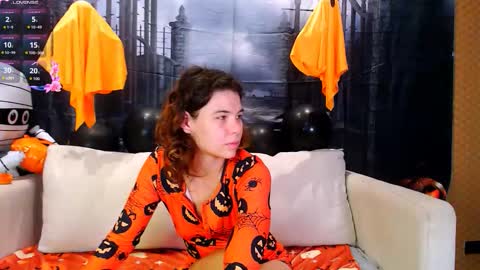 Snapshot of alinka_pashka chatting on October 2025 01:09:02 AM Alina and Pasha online show from October 2025 01:09:02 AM