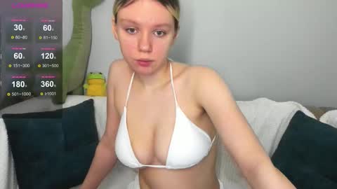 alisecutie online show from December 2025 01:44:01 AM