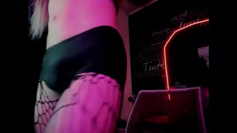 alishaa_nixx online show from September 2025 03:50:01 AM