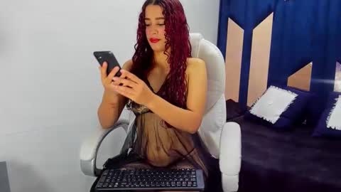 alishaevans_rs online show from September 2025 07:48:01 PM