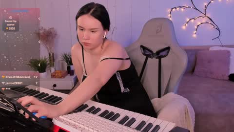 Alisia online show from January 2025 10:17:01 AM