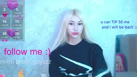 Snapshot of alison_moonlight chatting on June 2026 07:03:02 AM Alison online show from June 2026 07:03:02 AM