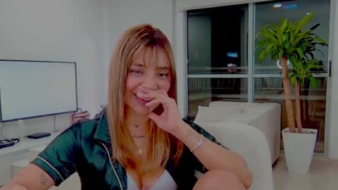 Snapshot of alisondiaz_ chatting on December 2024 02:34:02 AM Alison diaz online show from December 2024 02:34:02 AM