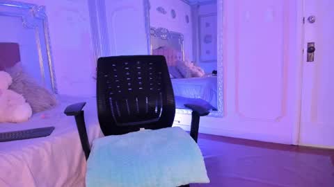Alison Fishert online show from December 2024 11:43:01 AM