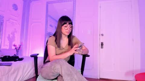 Alison Fishert online show from November 2025 04:31:02 PM