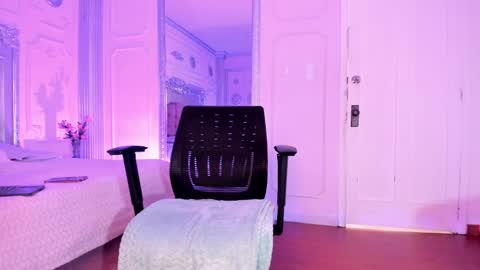 Alison Fishert online show from November 2025 12:59:02 PM