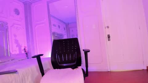 Alison Fishert online show from December 2025 12:21:02 PM