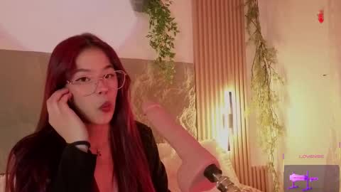 Mia online show from October 2025 02:01:02 AM