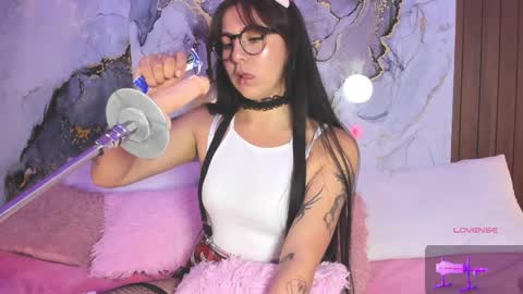 Mia online show from April 2026 08:28:02 PM