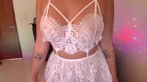 Alissa online show from September 2025 02:04:02 AM