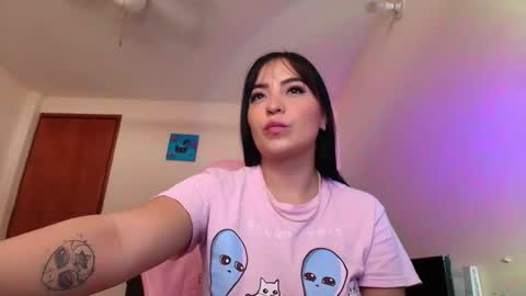 Alissa online show from November 2025 11:01:02 AM