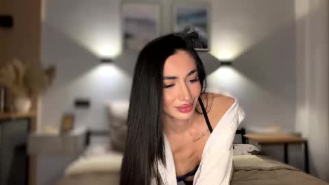 Alissa online show from November 2025 04:39:01 PM