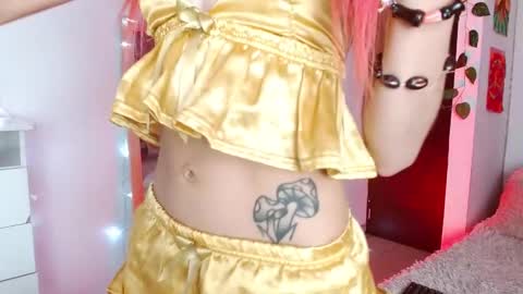 alissesallie_ online show from December 2024 05:53:02 AM