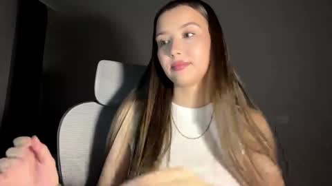 Annie online show from December 2025 12:32:02 PM