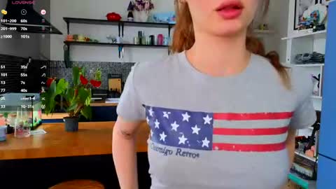Snapshot of aliviawithlove chatting on June 2026 08:39:01 AM Alivia online show from June 2026 08:39:01 AM