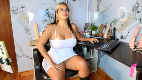 Snapshot of alixlong chatting on July 2026 10:19:01 AM Alix online show from July 2026 10:19:01 AM