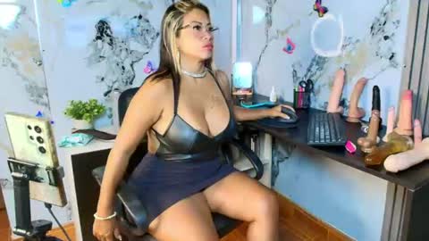 Snapshot of alixlong chatting on July 2026 01:26:01 AM Alix online show from July 2026 01:26:01 AM