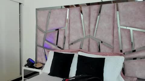 alix online show from October 2025 08:28:02 PM