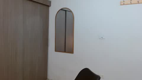 alix online show from November 2025 02:56:02 AM