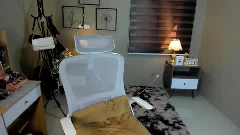 Snapshot of aliyah_bucks chatting on January 2025 05:58:01 AM hello your lovely ALIYAH online show from January 2025 05:58:01 AM