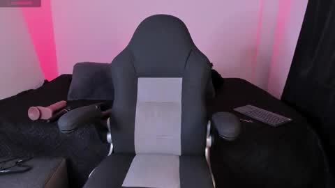 Aliz online show from November 2025 08:30:01 PM