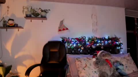 Snapshot of alizmarias chatting on December 2024 10:48:01 PM Andrea..... online show from December 2024 10:48:01 PM