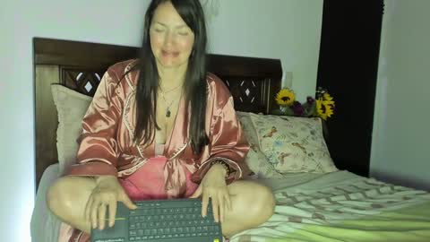 Snapshot of alizmarias chatting on February 2025 12:42:01 AM Andrea..... online show from February 2025 12:42:01 AM