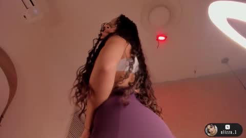 alizza_ online show from November 2025 11:57:02 AM