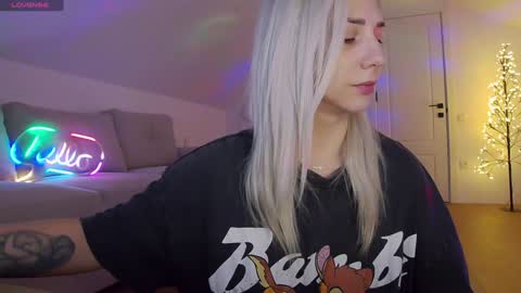 A day u didnt smile is a lost day online show from January 2026 02:44:01 PM