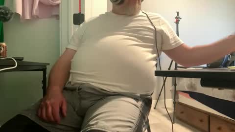 Allergictolove online show from September 2025 12:32:01 AM