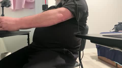 Allergictolove online show from April 2026 03:20:02 PM