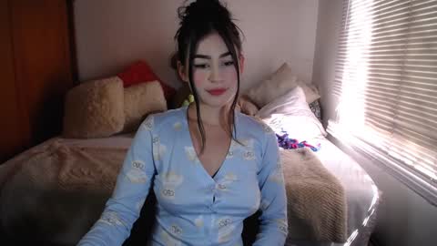 Snapshot of allierose_ chatting on December 2024 04:06:01 PM Allie online show from December 2024 04:06:01 PM