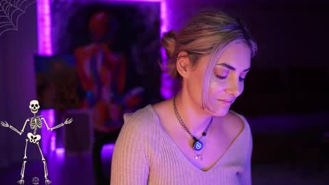 Snapshot of alliesynns chatting on October 2025 05:22:02 AM Allie online show from October 2025 05:22:02 AM