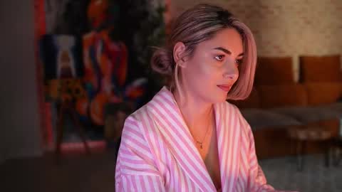 Snapshot of alliesynns chatting on October 2025 06:15:01 AM Allie online show from October 2025 06:15:01 AM