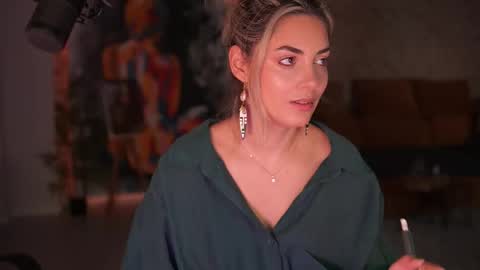 Snapshot of alliesynns chatting on November 2025 05:56:02 AM Allie online show from November 2025 05:56:02 AM