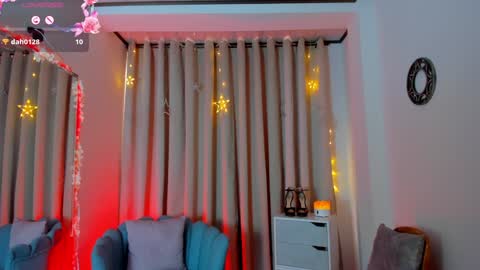 Snapshot of allison_alahia chatting on December 2024 04:17:01 PM Allison online show from December 2024 04:17:01 PM