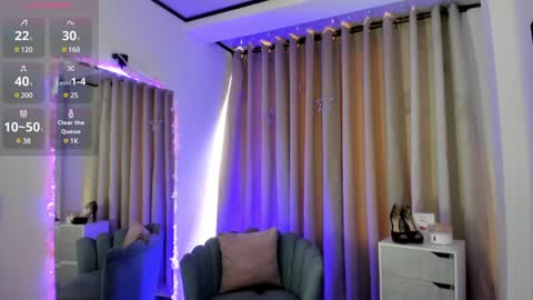 Snapshot of allison_alahia chatting on December 2024 08:37:01 PM Allison online show from December 2024 08:37:01 PM