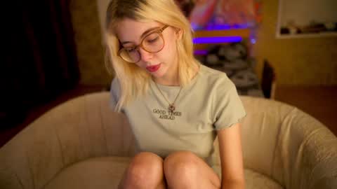 Snapshot of allison_cuty chatting on January 2025 11:15:02 PM Allison online show from January 2025 11:15:02 PM